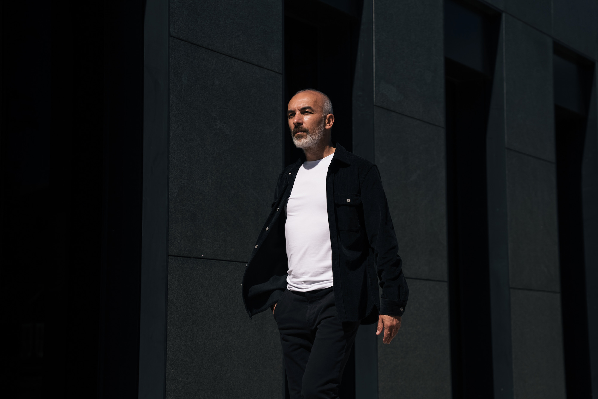 Yacine Azeggagh, auteur-compositeur, producteur et musicien, portrait professionnel 2025