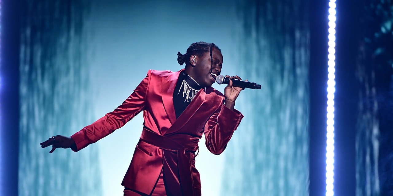 Yacine Azeggagh a écrit l'adaptation du texte de la chanson Voices interprété par l'artiste Suédois Tusse à l'Eurovision 2021. Yacine AZEGGAGH