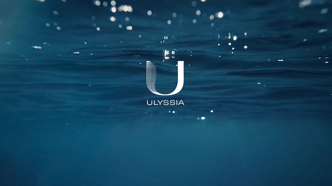 Logo Ulyssia Residence AG sur fond marin, avec identité musicale originale composée par Yacine AZEGGAGH